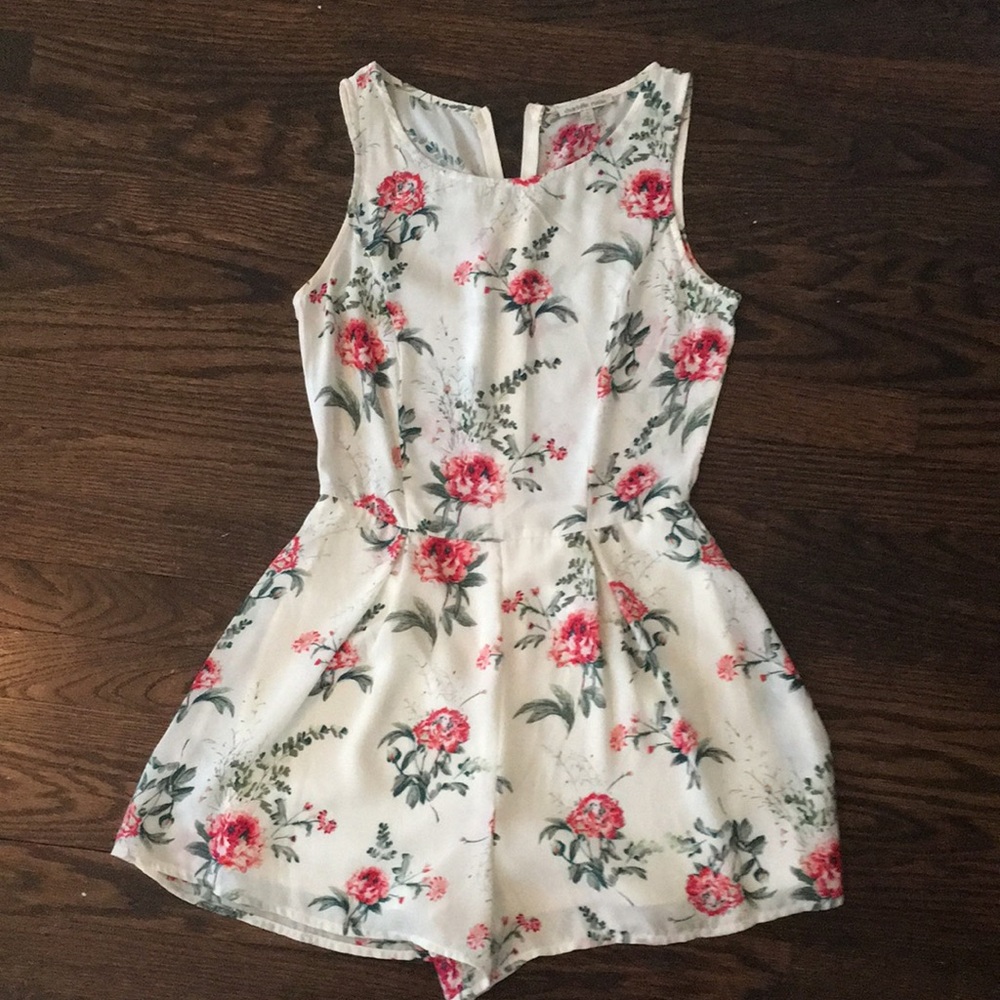 Pretty Floral Romer Perfect for Spring & Summer